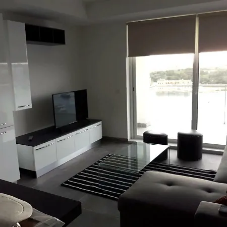 Red Malta - Tigne Point Sea View